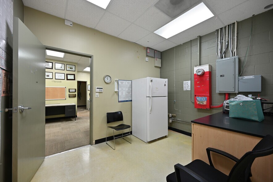 More Photos Of 1101-1105 W San Carlos St, San Jose Freestanding For Lease
