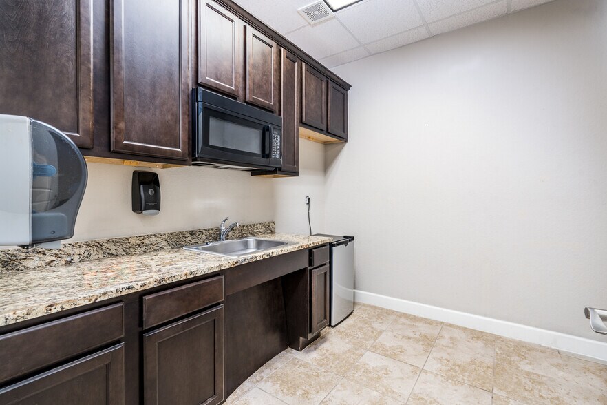 More Photos Of 20008 Champion Forest Dr, Spring Office For Sale