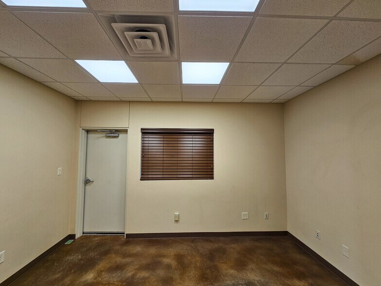 More Photos Of 110 CR 141, Sweetwater Manufacturing For Lease
