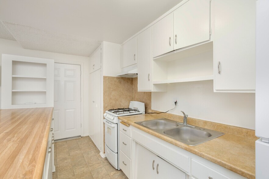 More Photos Of 7000 Etiwanda Ave, Reseda Apartments For Sale