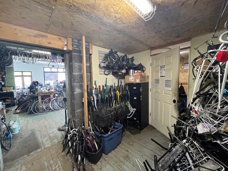 More Photos Of 473 Bronson Ave, Ottawa Storefront Retail Office For Lease