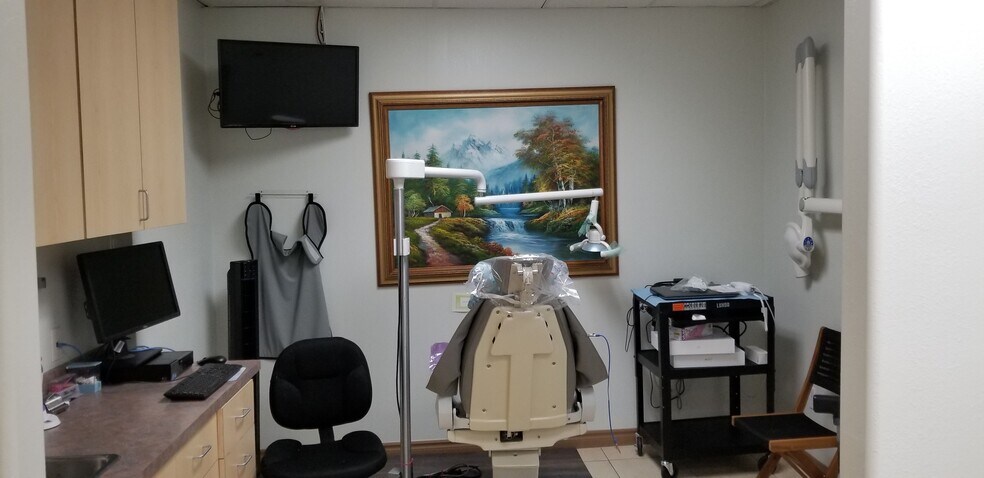 More Photos Of 22062 Ventura Blvd, Woodland Hills Freestanding For Lease