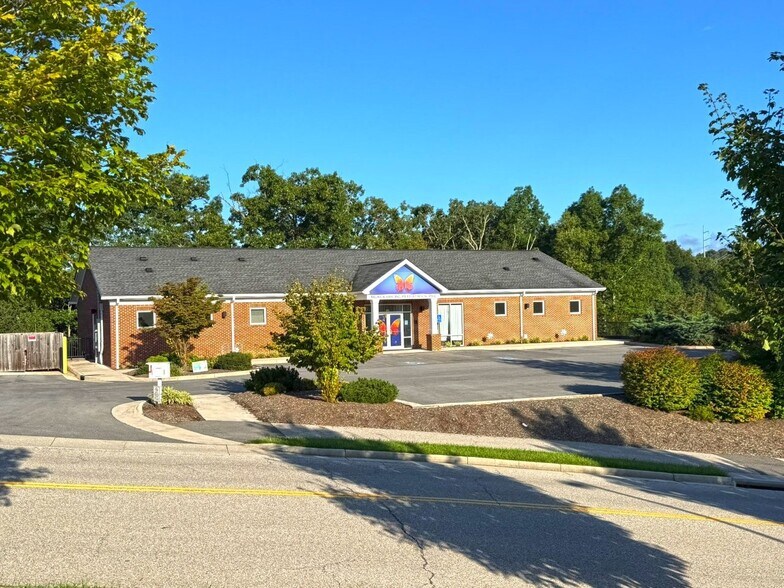 More Photos Of 829 Davis St, Blacksburg Medical For Sale