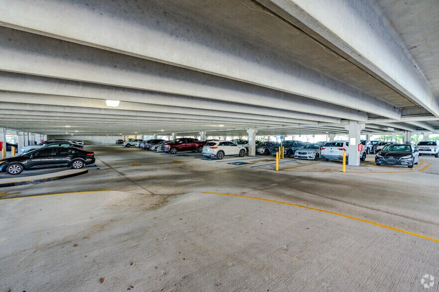 More Photos Of 6505 Waterford District Dr, Miami Office For Lease