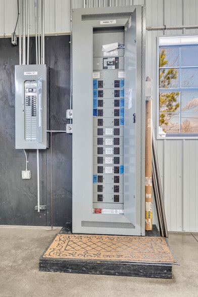 More Photos Of 1052 Debolt Ln, Centerville Manufacturing For Sale