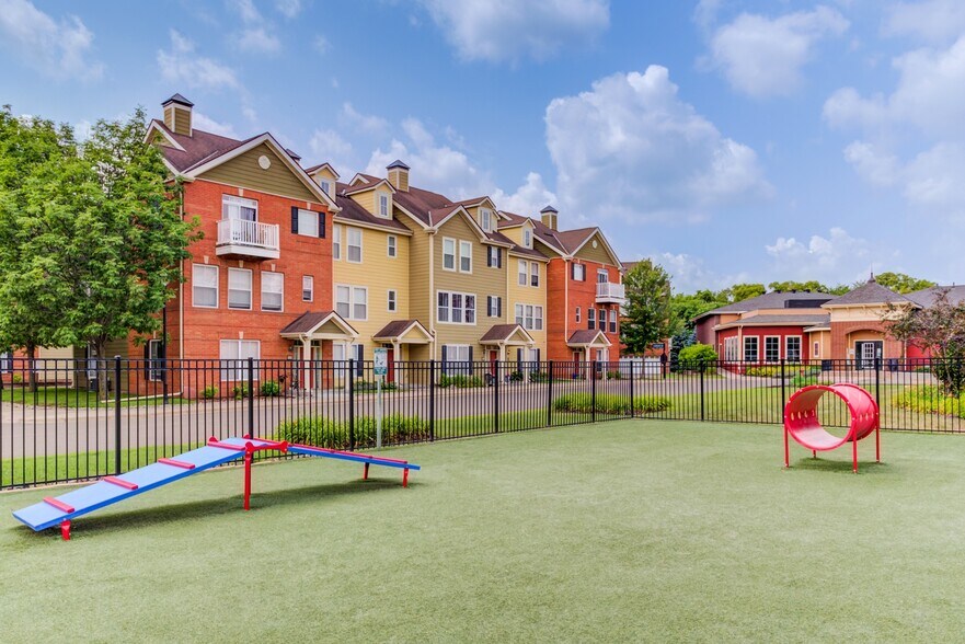 More Photos Of 10225 City Walk Dr, Woodbury Apartments For Sale