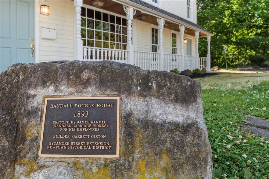 More Photos Of 159 N Sycamore St, Newtown Office For Lease