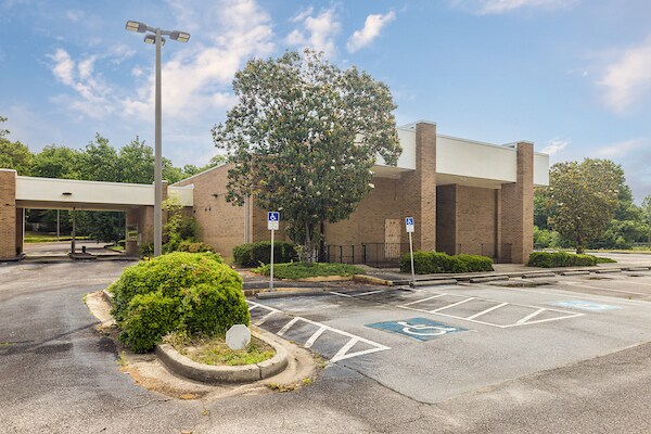 More Photos Of 1749 Gordon Hwy, Augusta Bank For Lease