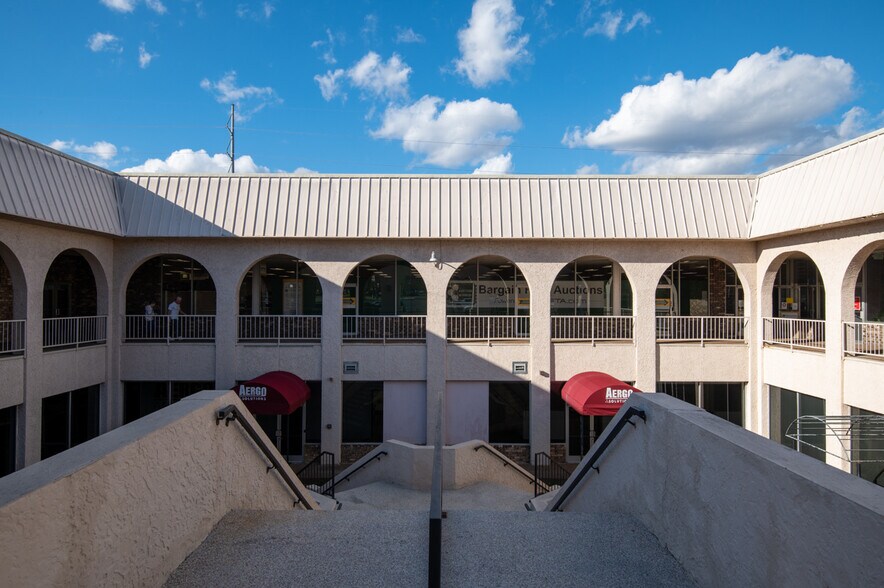 More Photos Of 500 W Main St, Hendersonville Freestanding For Lease