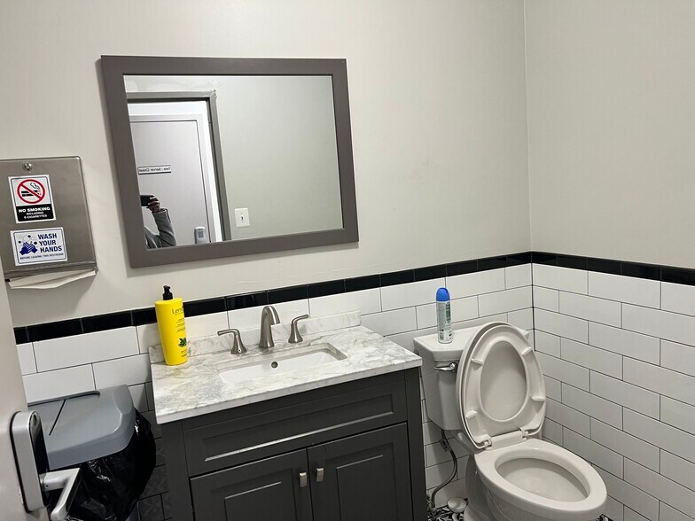 More Photos Of 807-809 E Baltimore St, Baltimore Medical For Lease