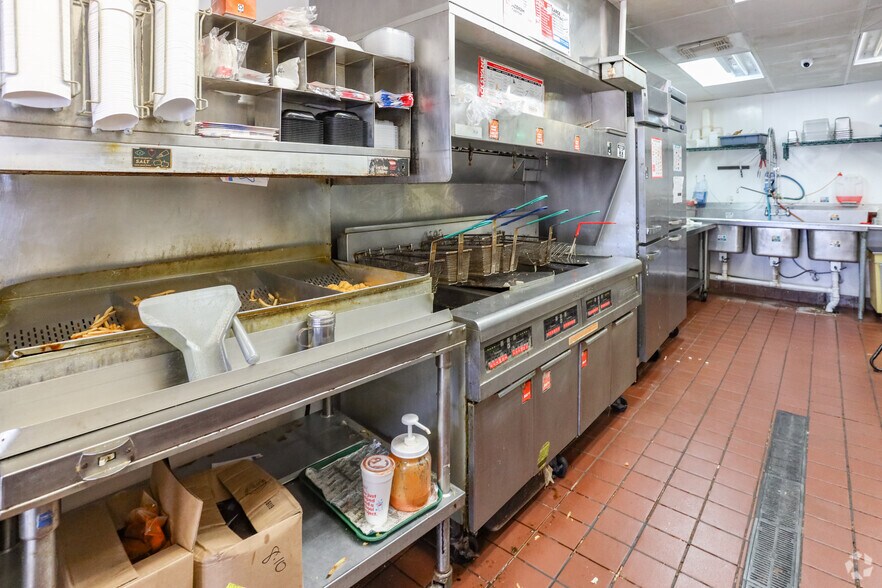 More Photos Of 373 S Dill St, East Bernard Fast Food For Lease