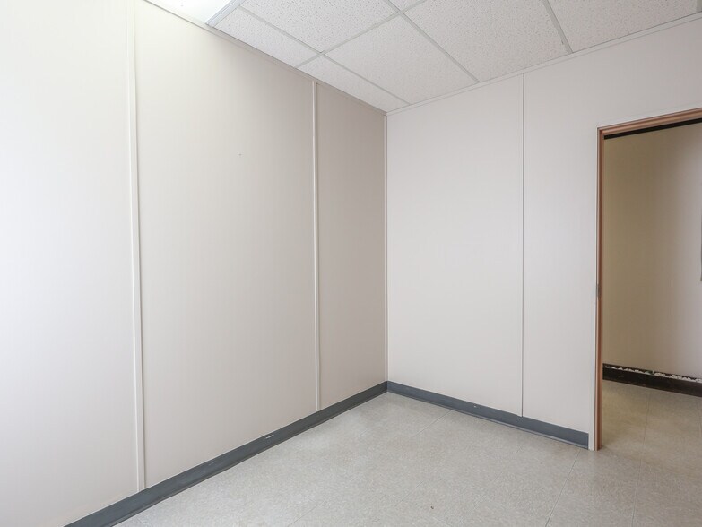 More Photos Of 5003 47 st, Stettler Office For Lease