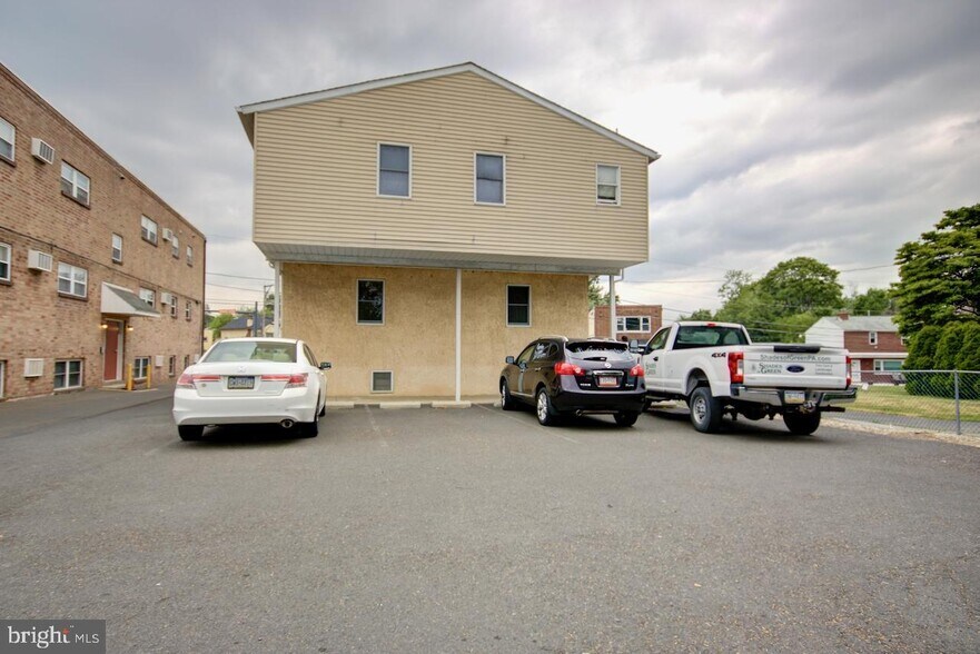 More Photos Of 10 Shady ln, Rockledge Flex For Sale