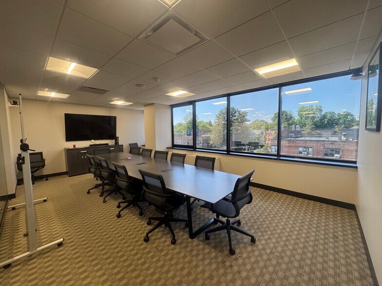 More Photos Of 60 Cutter Mill Rd, Great Neck Office For Lease