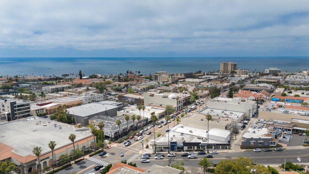 More Photos Of 7606 Girard Ave, La Jolla Apartments For Sale