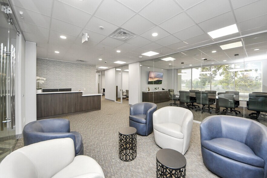 More Photos Of 8554 Katy Fwy, Houston Unknown For Lease