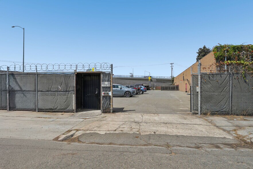 More Photos Of 825-829 27th Ave, Oakland Manufacturing For Sale