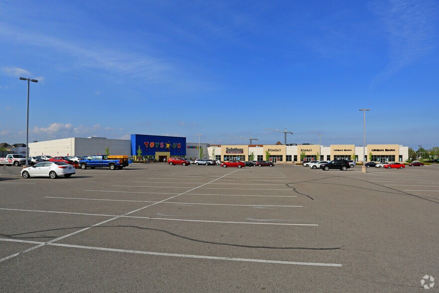 More Photos Of 295 High Tech Rd, Richmond Hill Storefront For Lease