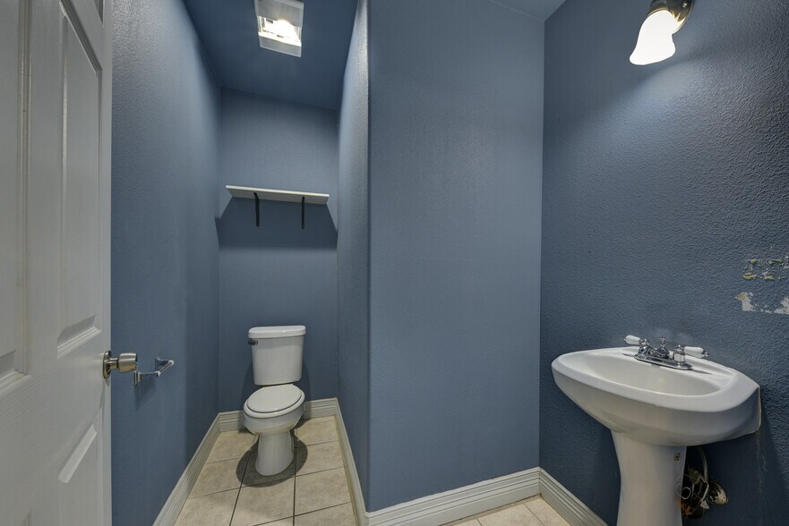 More Photos Of 5107 Monaco Cir, San Antonio Office For Sale