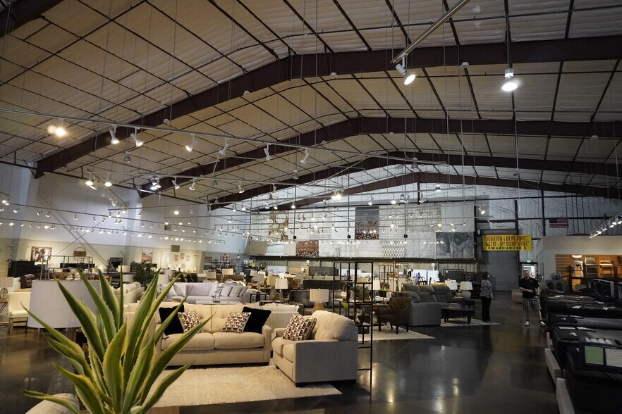 More Photos Of 3052 S Avenue B, Yuma Showroom For Lease