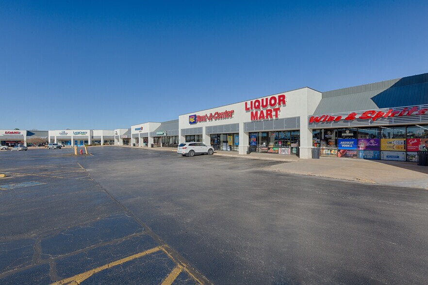 More Photos Of 728-732 W New Orleans St, Broken Arrow Unknown For Lease