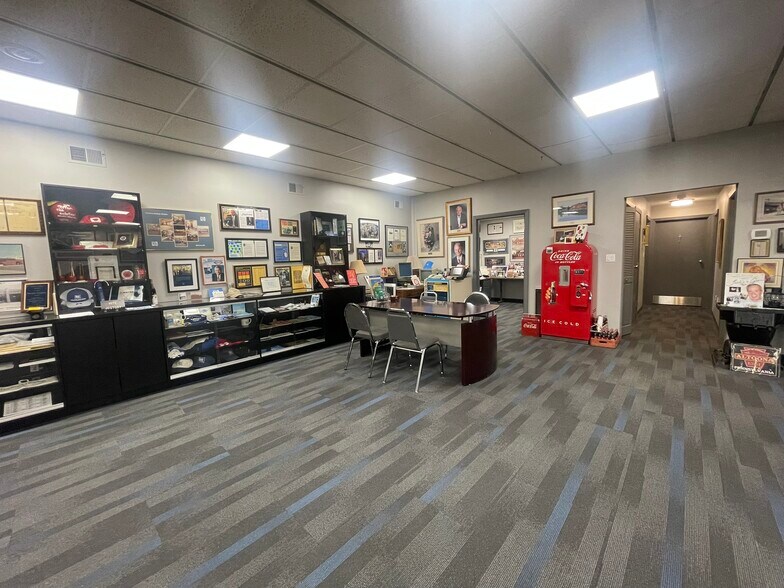 More Photos Of 3107 Beale Ave, Altoona Office For Sale