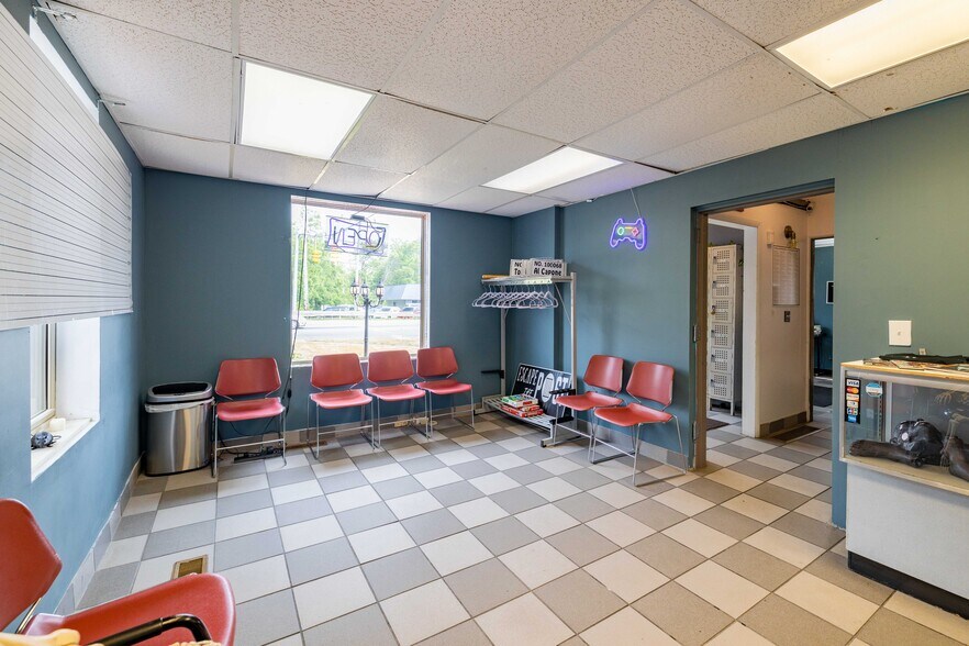 More Photos Of 15005 Telegraph Rd, Flat Rock Office For Sale