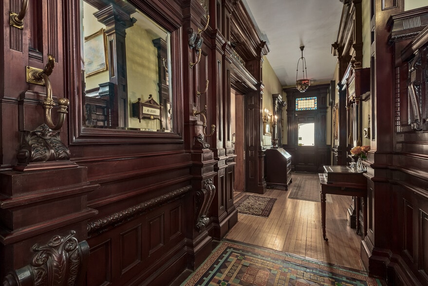 More Photos Of 809 Hall St, Saint Joseph Hospitality For Sale