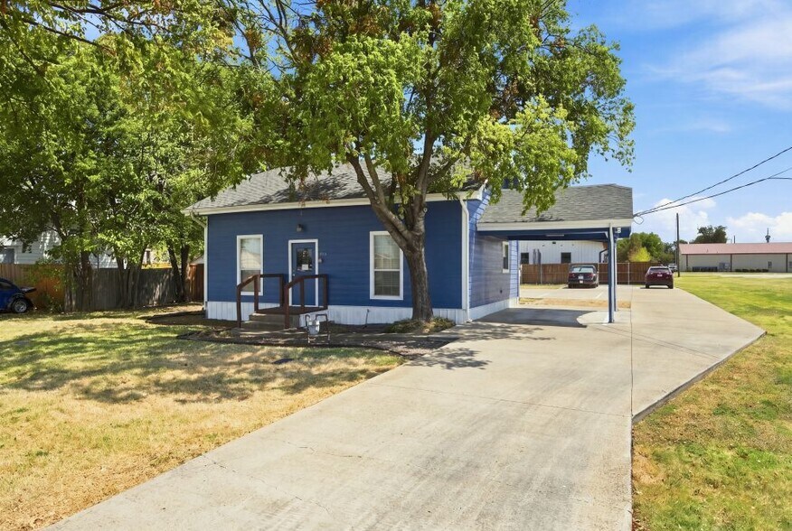 Primary Photo Of 306 N Center St, Forney Office For Lease