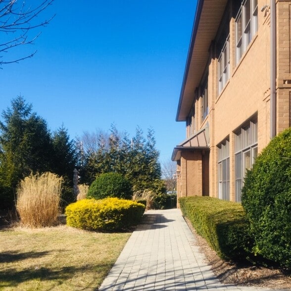 More Photos Of 3750 Express Dr S, Islandia Office For Lease