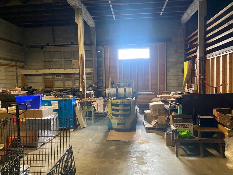 More Photos Of 4918 Napier St, Port Alberni Flex For Sale