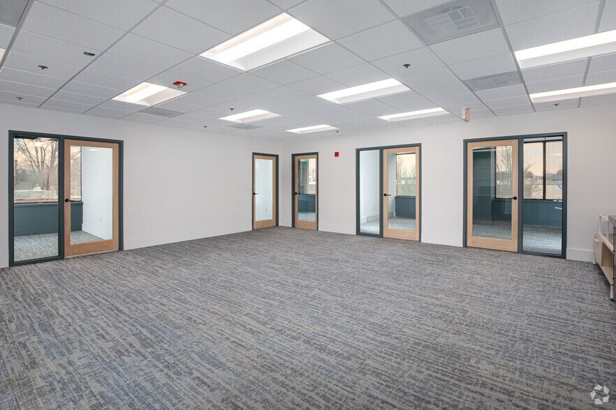 More Photos Of 1320 Old Chain Bridge Rd, McLean Office For Lease