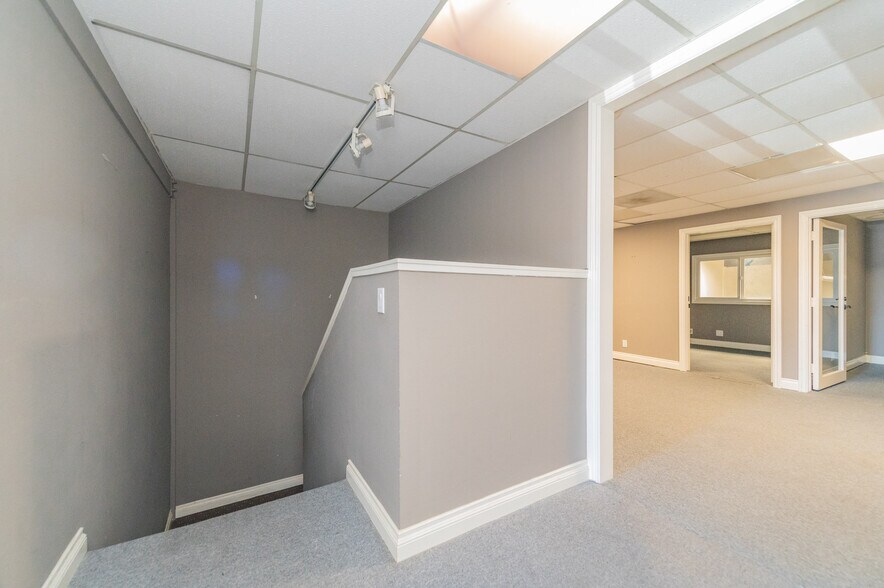 More Photos Of 711 W 17th St, Costa Mesa Light Manufacturing For Lease