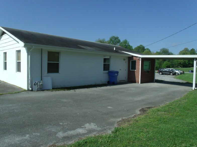 More Photos Of 1000 Elm St, Fulton Freestanding For Sale