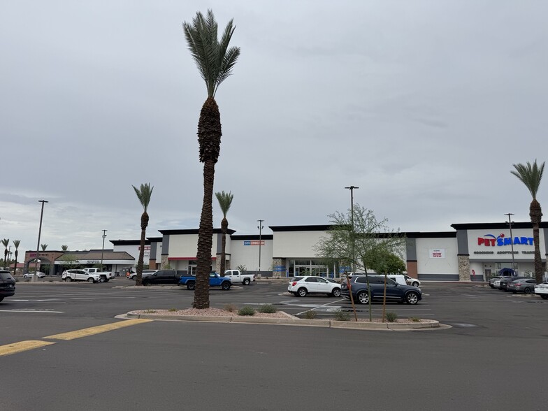 More Photos Of 2055 N Alma School Rd, Chandler Unknown For Lease