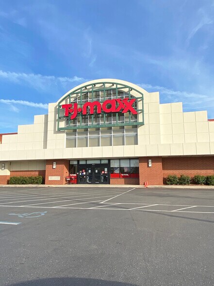 More Photos Of 3930-3940 Airport Blvd, Mobile Unknown For Lease