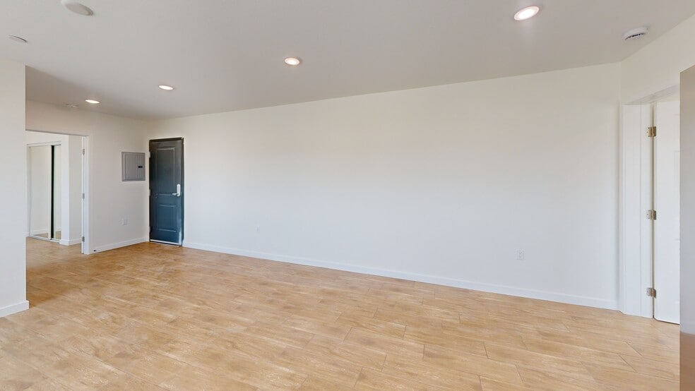 More Photos Of 833 W 84th St, Los Angeles Apartments For Sale
