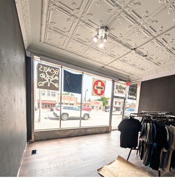 More Photos Of 10 S Main St, Clawson Storefront For Lease