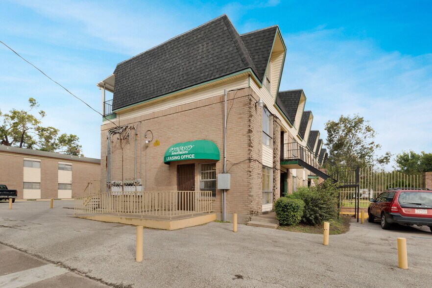 More Photos Of 3501 N Macgregor Way, Houston Apartments For Sale