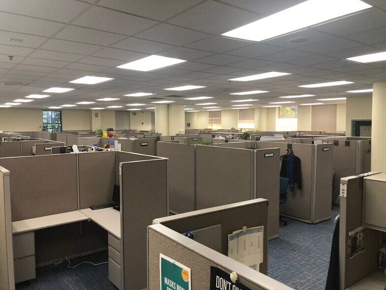 More Photos Of 745 64th St, Brooklyn Office For Lease