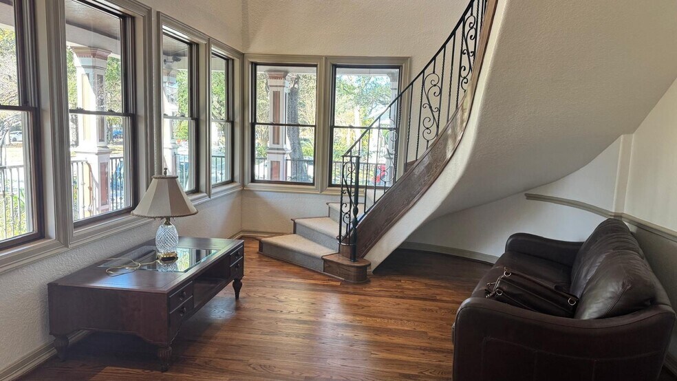 More Photos Of 446 Heights Blvd, Houston Office Residential For Lease