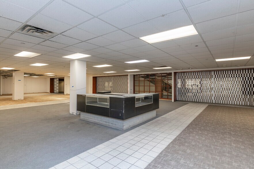 More Photos Of 600-660 W Saint Germain St, Saint Cloud Freestanding For Sale