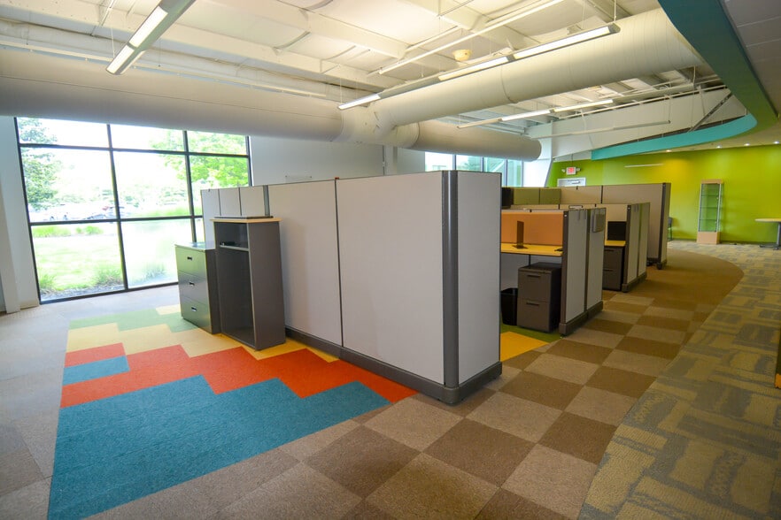 More Photos Of 888 Dayton St, Yellow Springs Warehouse For Lease