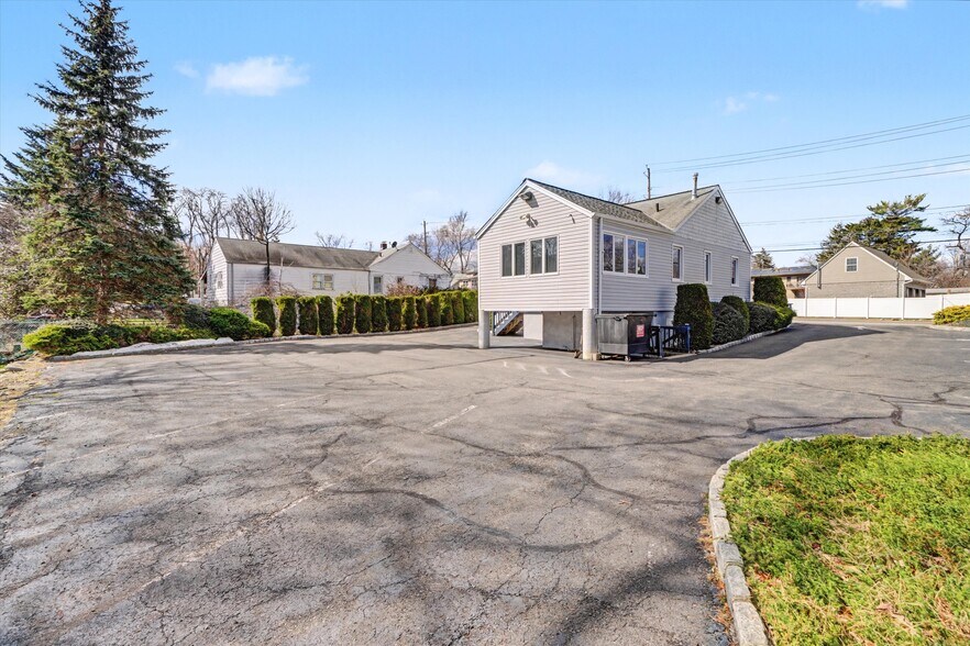 More Photos Of 75 Ramapo Rd, Garnerville Office For Sale