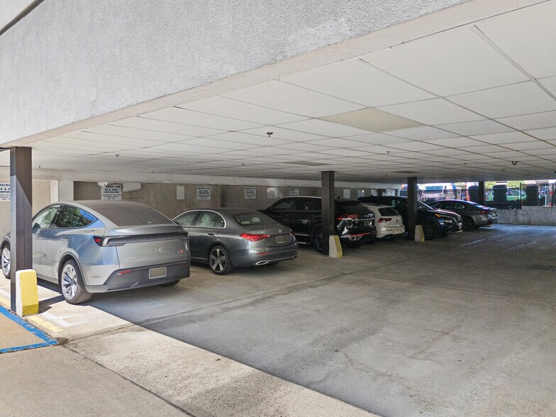 More Photos Of 670 Bergen Blvd, Ridgefield Medical For Sale