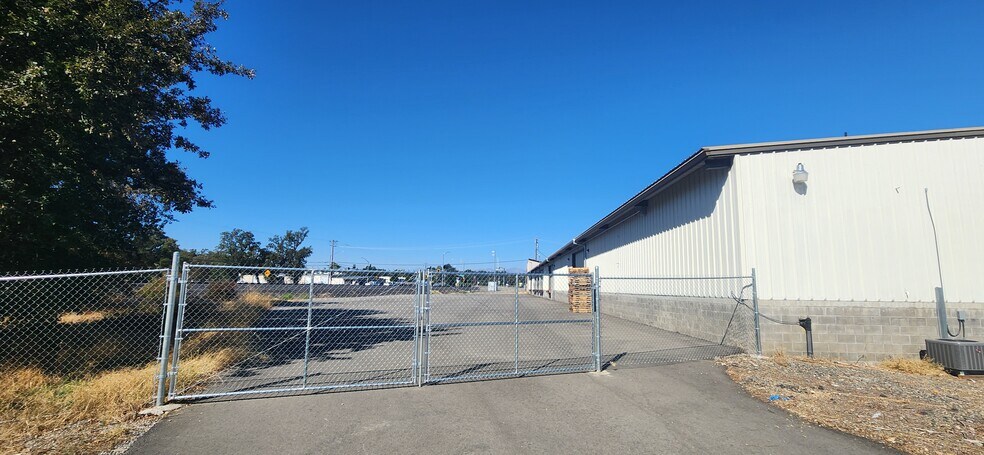 More Photos Of 19899 Alexander Ave, Anderson Truck Terminal For Lease