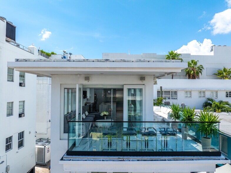 More Photos Of 124 11th St, Miami Beach Hotel For Sale