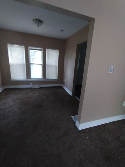 More Photos Of 25 Maynard Ct, Pontiac Apartments For Sale