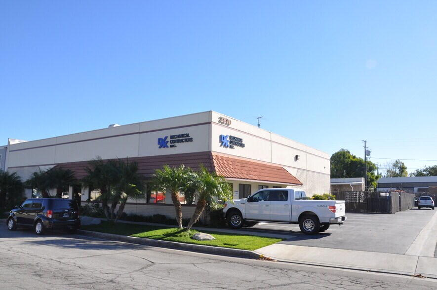 More Photos Of 3870 E Eagle Dr, Anaheim Flex For Lease