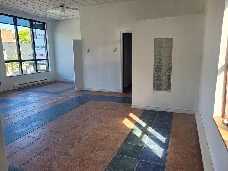 More Photos Of 170 Rue Jarry E, Montréal Storefront Retail Office For Lease